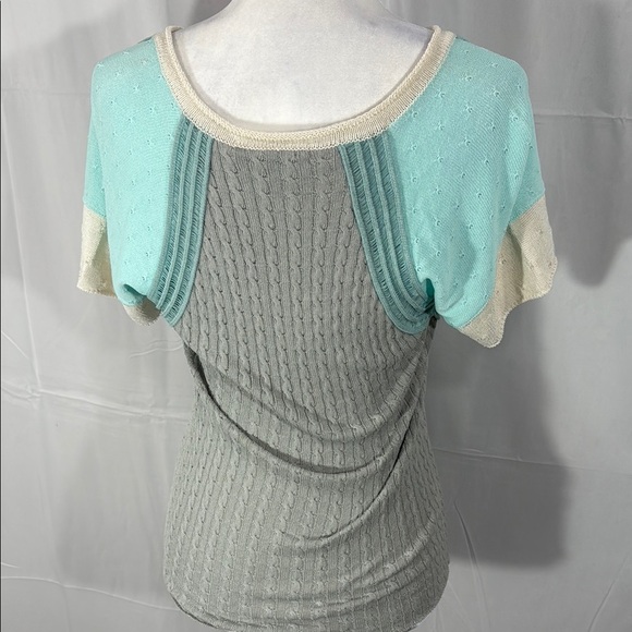 Aldo Martins Textured Knit Top in Soft Gray and Cream Size 6 - Picture 8 of 10